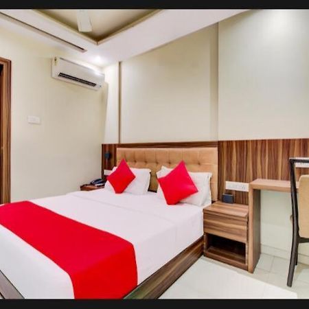 Hotel Emerald Near T2 International Airport Mumbai Exterior foto