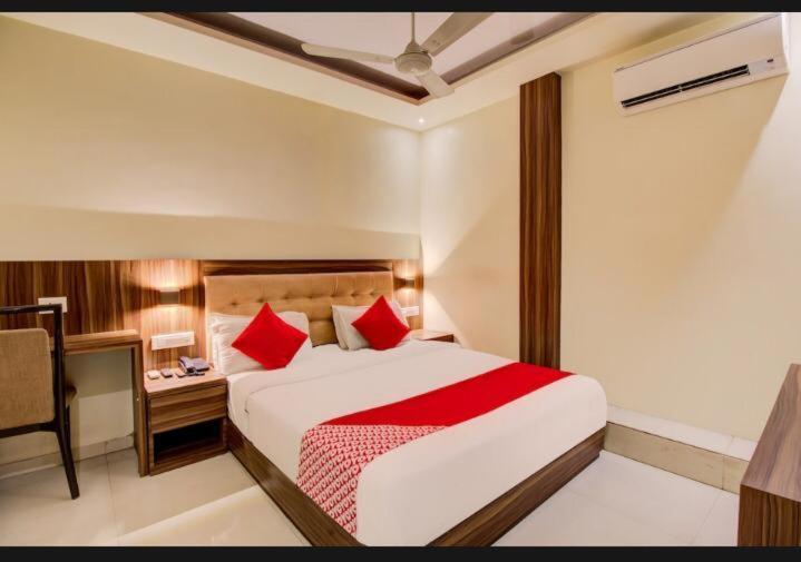 Hotel Emerald Near T2 International Airport Mumbai Exterior foto