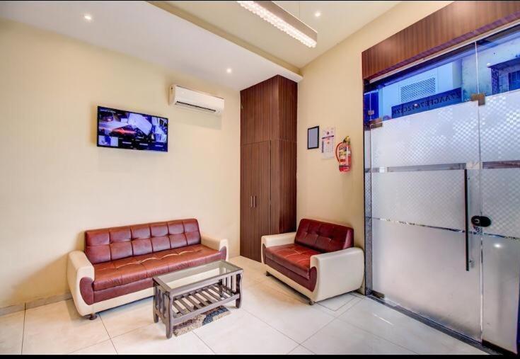 Hotel Emerald Near T2 International Airport Mumbai Exterior foto
